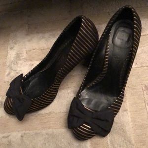 Andre ‘80s Vintage Inspired Bow Pumps